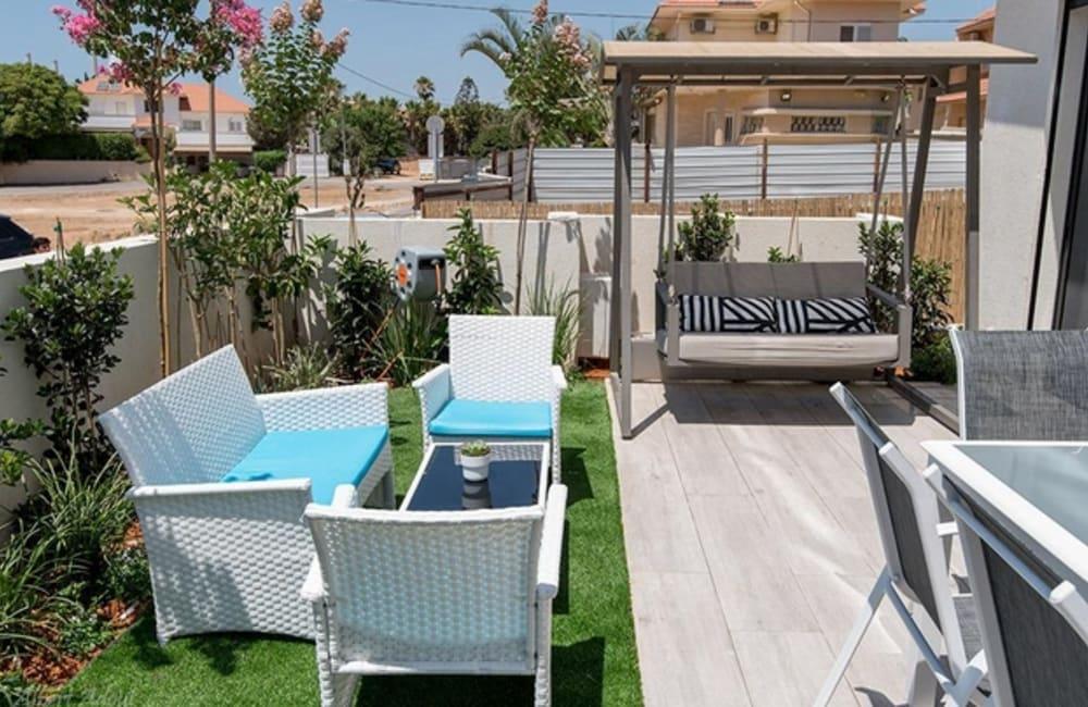 מרפסת המתחם החיצוני, ארכיטקט ביץ' האוס, וילה  בחדרה וילות - Vila 4 U