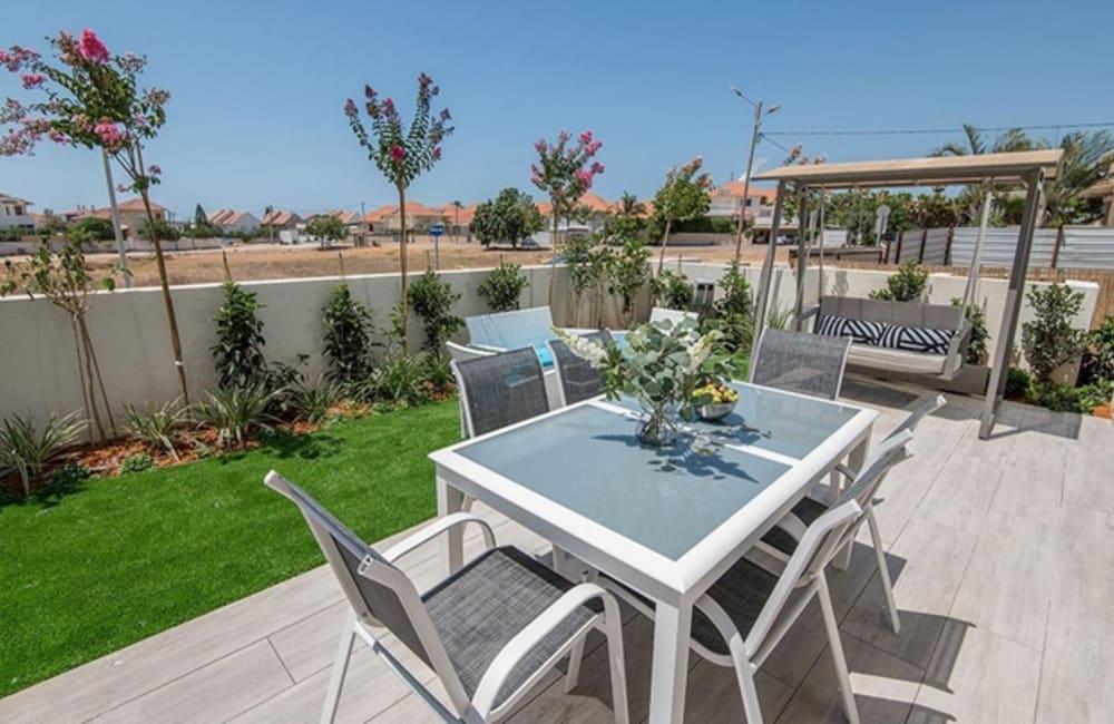 מתחם חיצוני המתחם החיצוני, ארכיטקט ביץ' האוס, וילה  בחדרה וילות - Vila 4 U