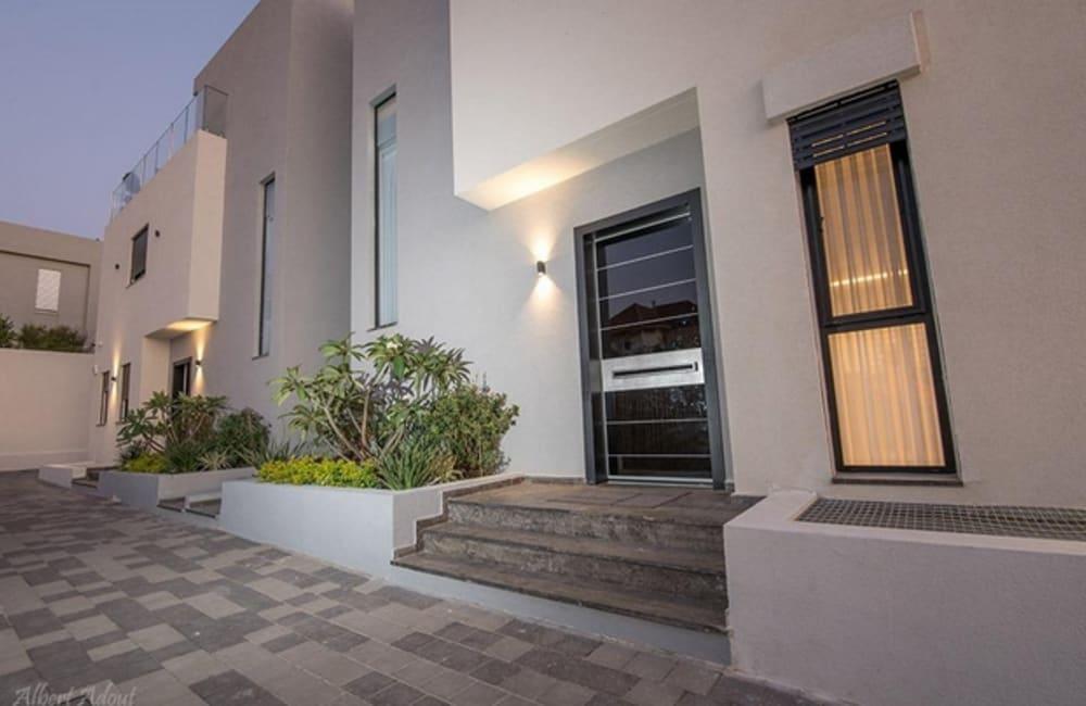 וילה המתחם החיצוני, ארכיטקט ביץ' האוס, וילה  בחדרה וילות - Vila 4 U