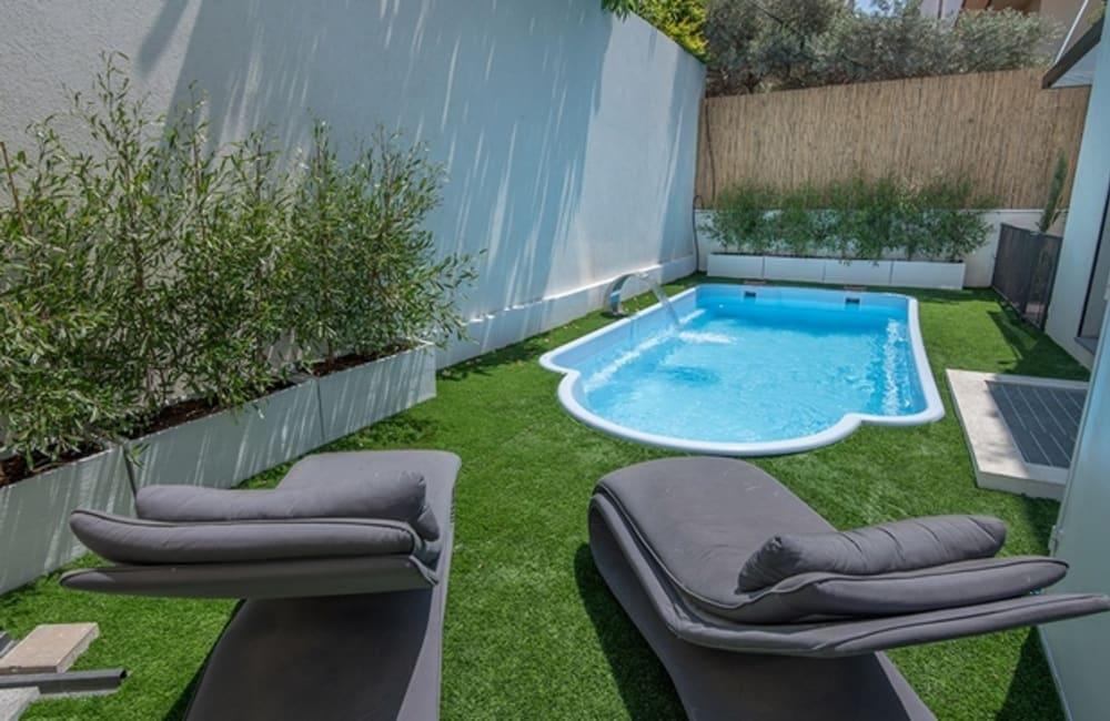 בריכה המתחם החיצוני, ארכיטקט ביץ' האוס, וילה  בחדרה וילות - Vila 4 U