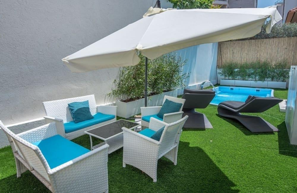 חצר המתחם החיצוני, ארכיטקט ביץ' האוס, וילה  בחדרה וילות - Vila 4 U