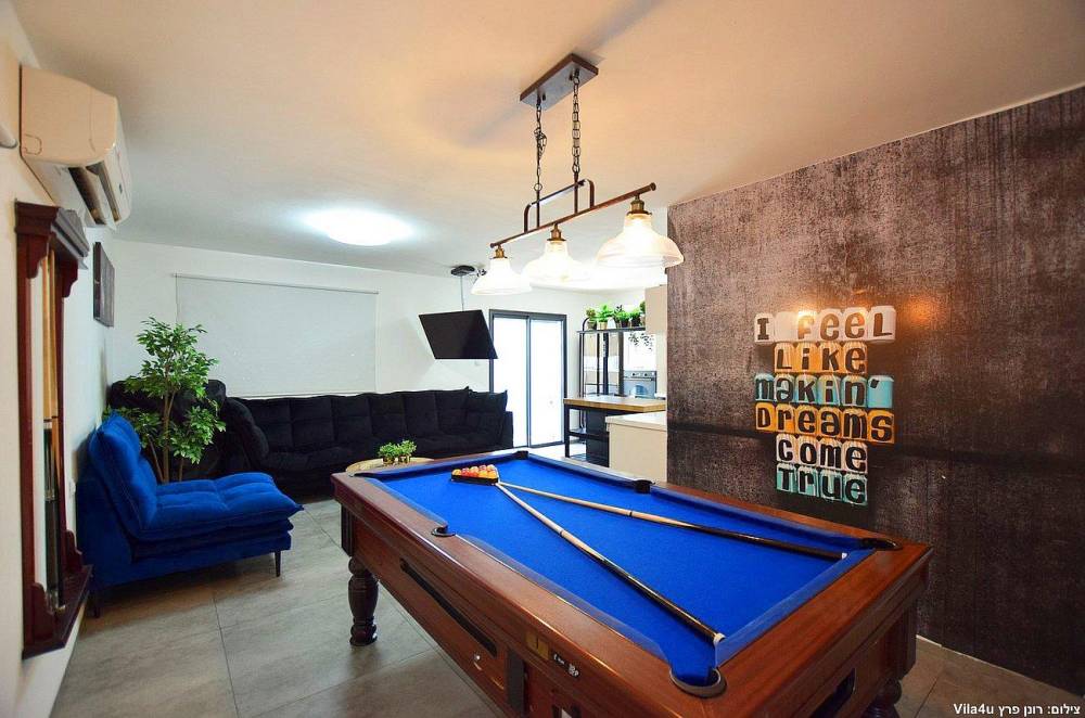 89666 גלריית פנים, וילה גיגס האוס בוטיק, וילה  בחצור הגלילית וילות - Vila 4 U