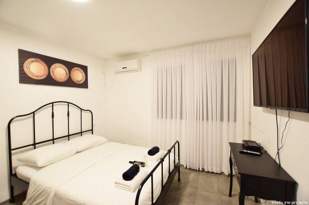 89678 גלריית פנים, וילה גיגס האוס בוטיק, וילה  בחצור הגלילית וילות - Vila 4 U