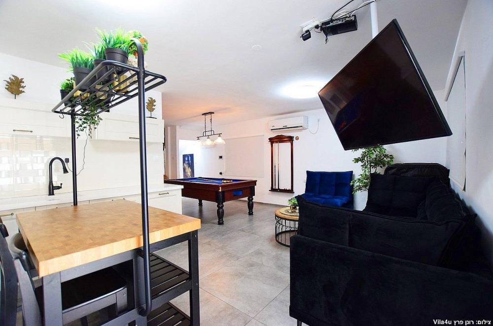 89690 גלריית פנים, וילה גיגס האוס בוטיק, וילה  בחצור הגלילית וילות - Vila 4 U