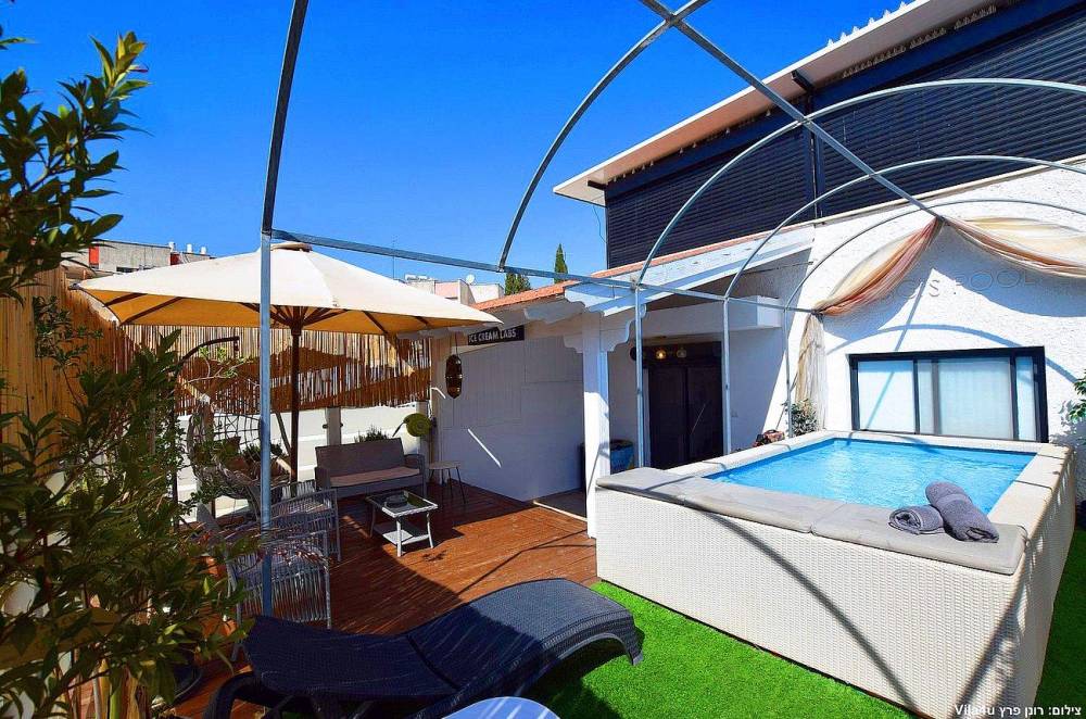 89702 גלריית חוץ, וילה גיגס האוס בוטיק, וילה  בחצור הגלילית וילות - Vila 4 U