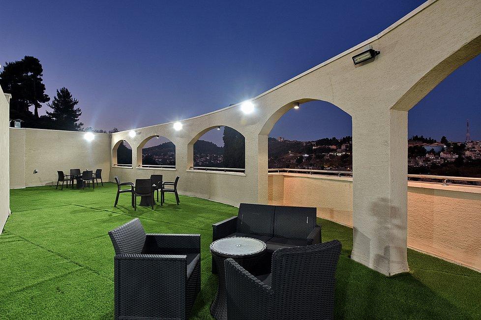 89777 המתחם החיצוני, מלון רומנו, וילה  בצפת וילות - Vila 4 U