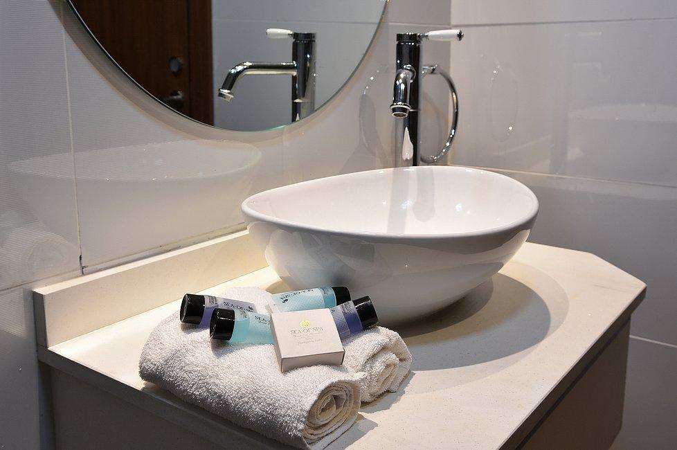 89794 פנים הסוויטות והחדרים, מלון רומנו, וילה  בצפת וילות - Vila 4 U