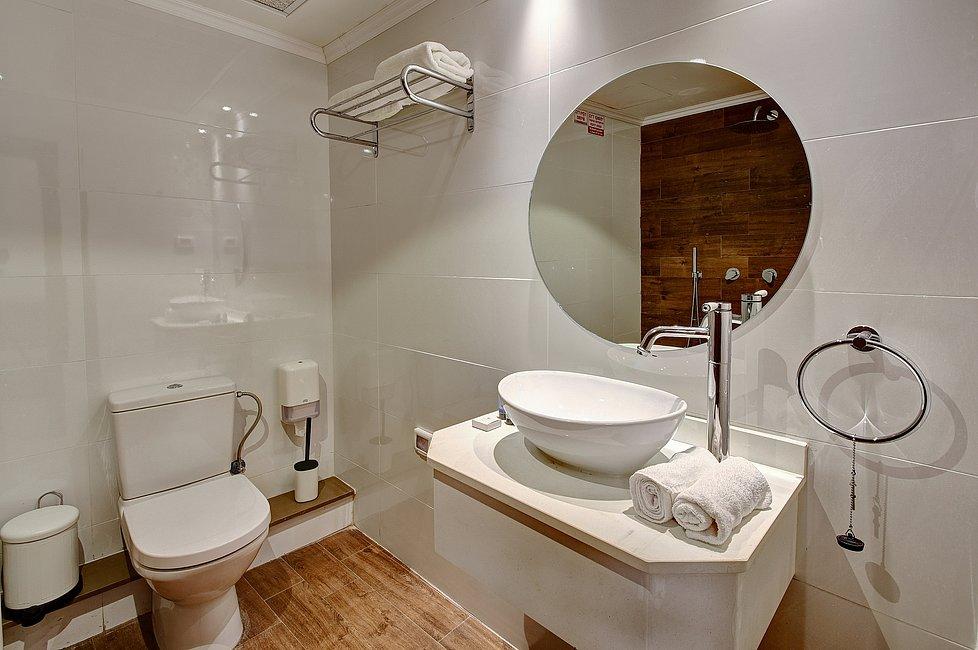 89796 פנים הסוויטות והחדרים, מלון רומנו, וילה  בצפת וילות - Vila 4 U