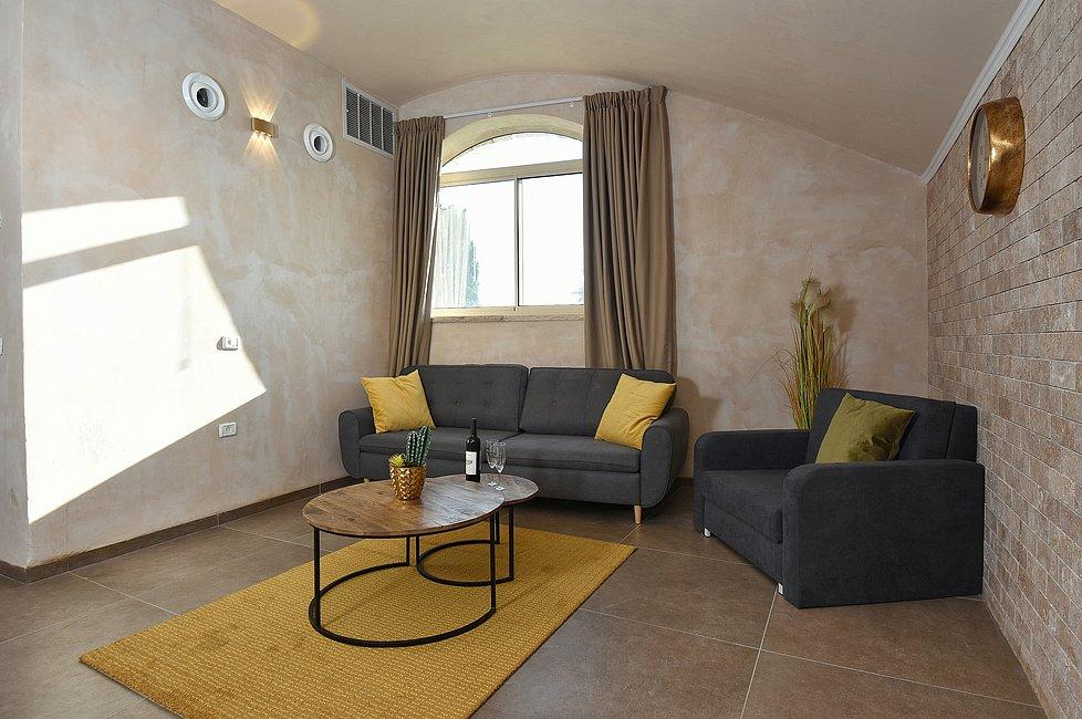 89799 פנים הסוויטות והחדרים, מלון רומנו, וילה  בצפת וילות - Vila 4 U