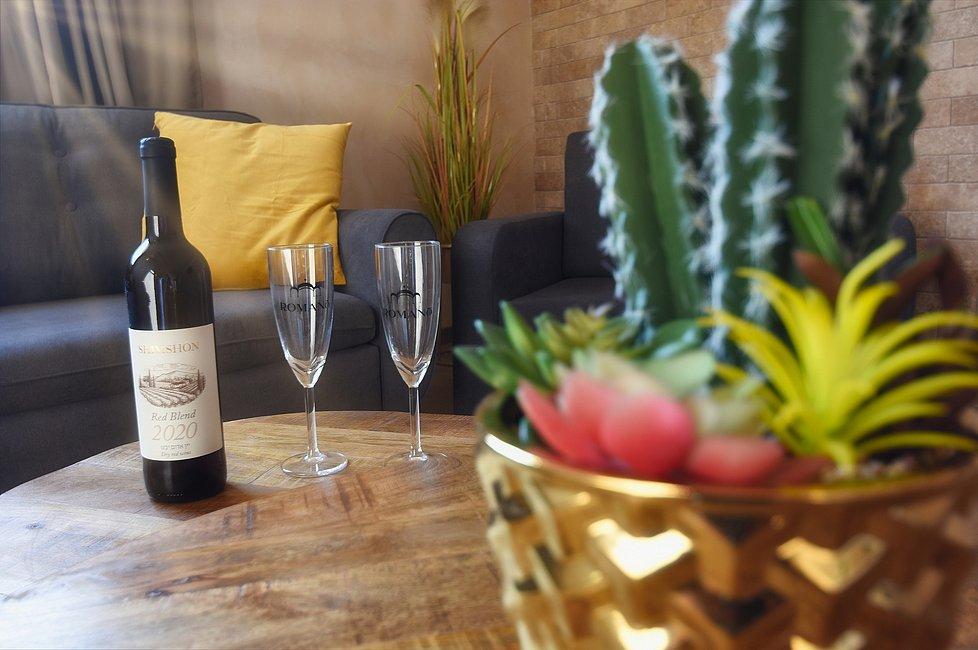 89806 פנים הסוויטות והחדרים, מלון רומנו, וילה  בצפת וילות - Vila 4 U