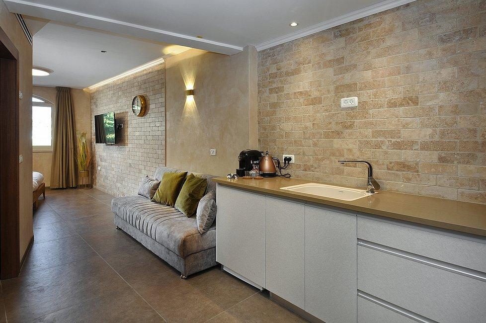 89808 פנים הסוויטות והחדרים, מלון רומנו, וילה  בצפת וילות - Vila 4 U