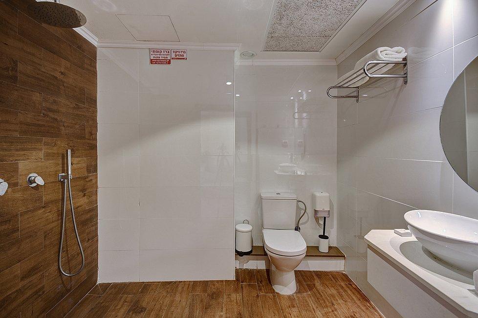 89811 פנים הסוויטות והחדרים, מלון רומנו, וילה  בצפת וילות - Vila 4 U