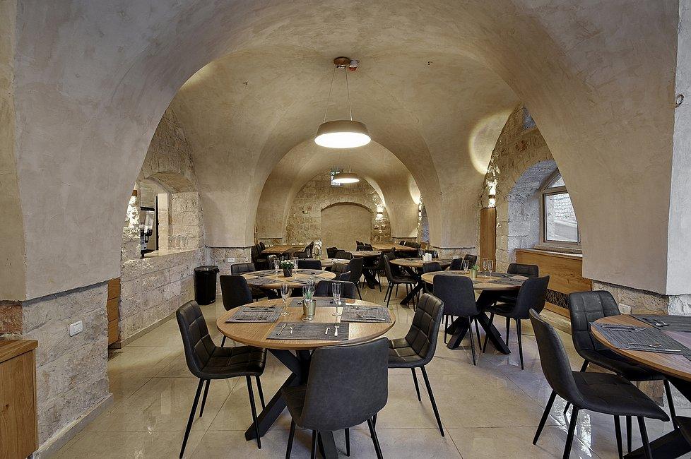 89824 חדר האוכל, מלון רומנו, וילה  בצפת וילות - Vila 4 U