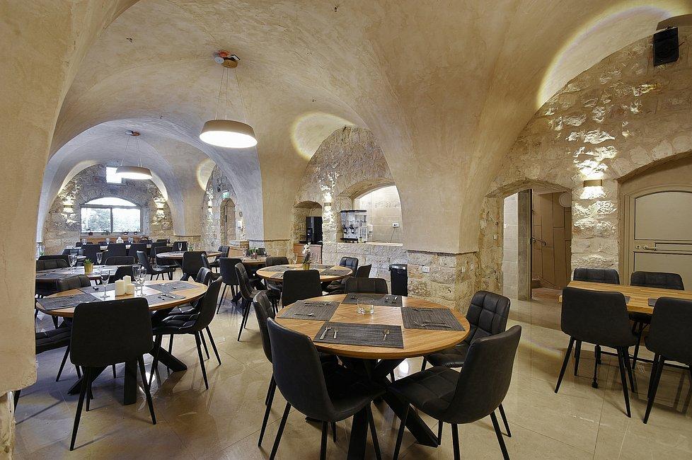 89827 חדר האוכל, מלון רומנו, וילה  בצפת וילות - Vila 4 U