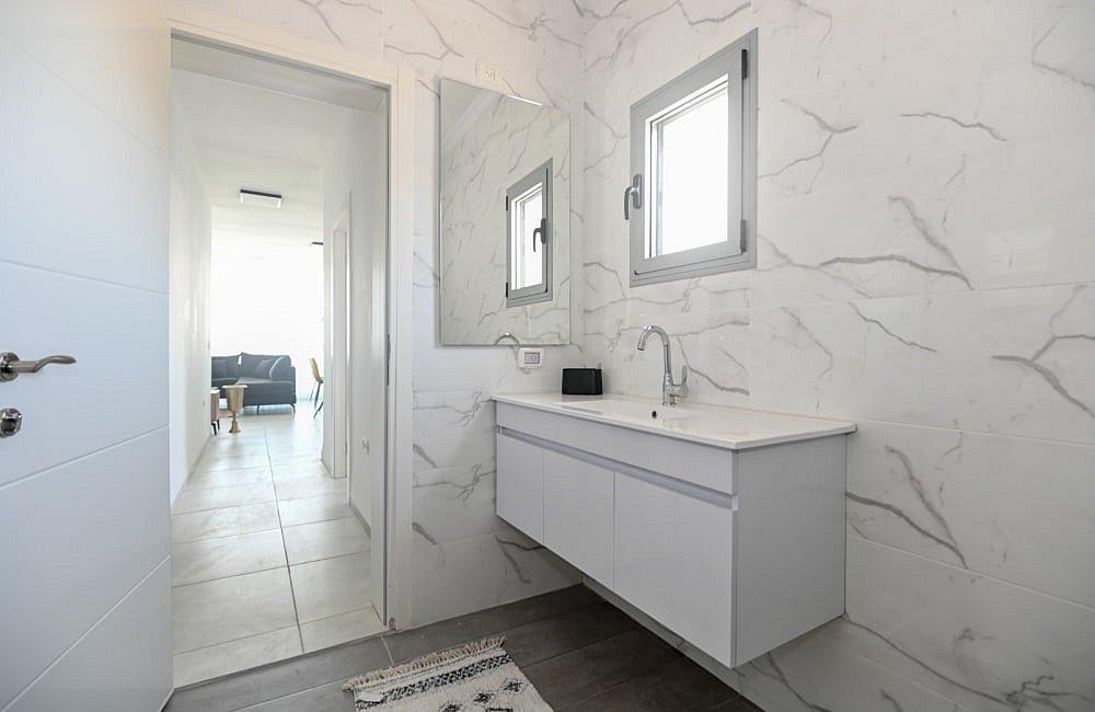 91764 פנים הוילה והחדרים, וילה רקפת, וילה  בטבריה וילות - Vila 4 U