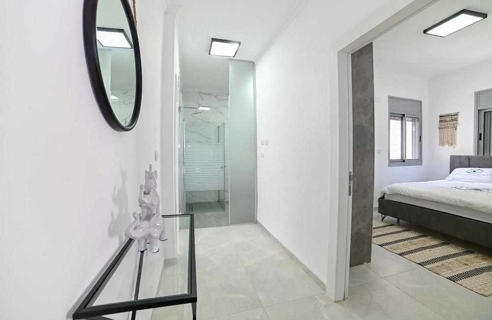 91776 פנים הוילה והחדרים, וילה רקפת, וילה  בטבריה וילות - Vila 4 U