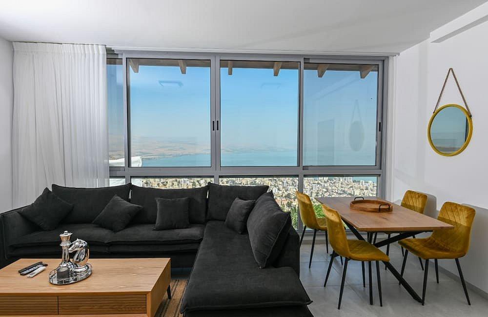 91779 פנים הוילה והחדרים, וילה רקפת, וילה  בטבריה וילות - Vila 4 U