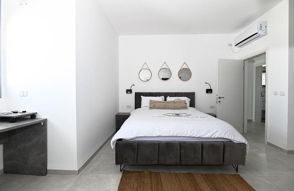 91781 פנים הוילה והחדרים, וילה רקפת, וילה  בטבריה וילות - Vila 4 U