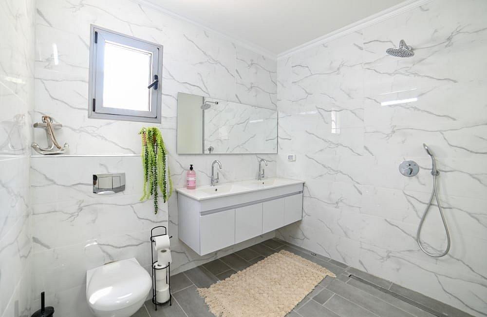 91787 פנים הוילה והחדרים, וילה רקפת, וילה  בטבריה וילות - Vila 4 U