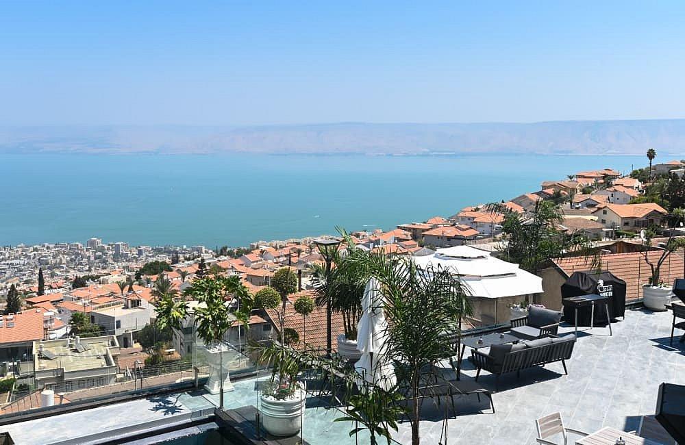 91824 המתחם החיצוני, וילה רקפת, וילה  בטבריה וילות - Vila 4 U