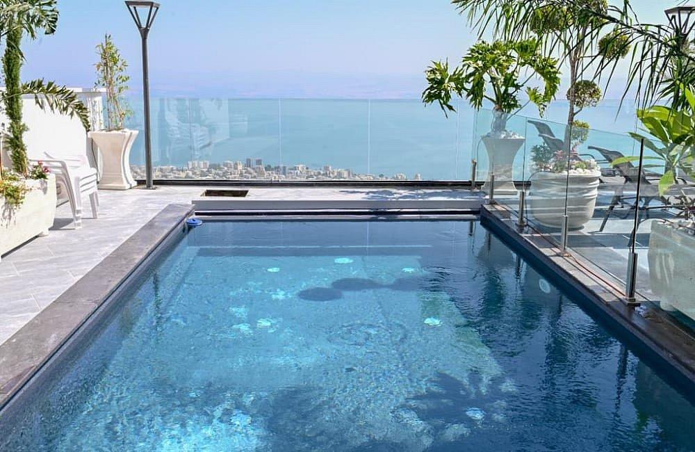 91827 המתחם החיצוני, וילה רקפת, וילה  בטבריה וילות - Vila 4 U