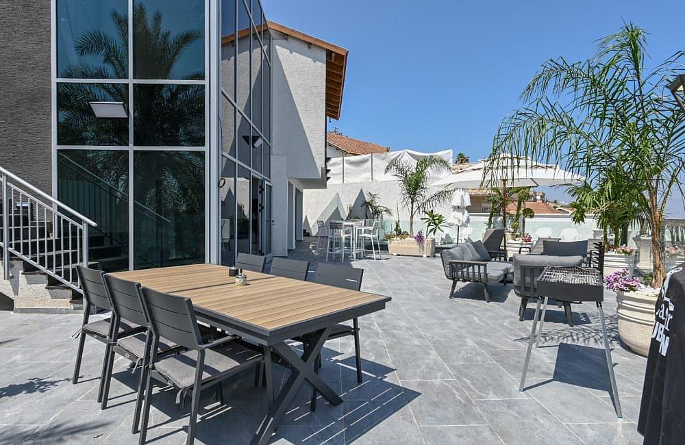 91829 המתחם החיצוני, וילה רקפת, וילה  בטבריה וילות - Vila 4 U