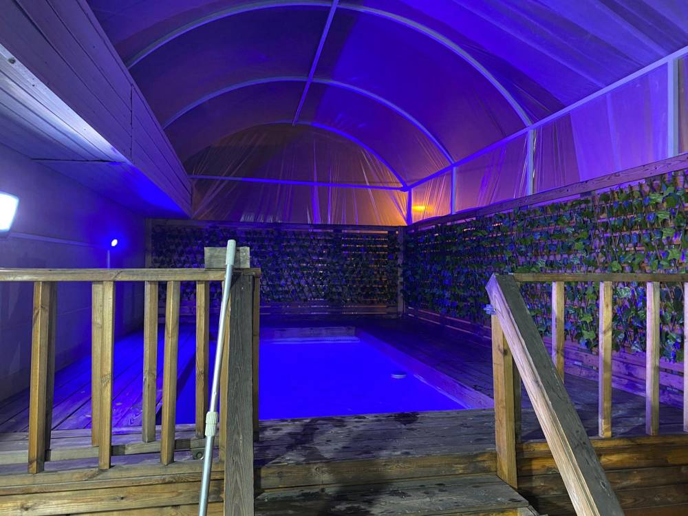 95866 הבריכה המקורה בחורף, לופט מהסרטים, וילה  בנתניה וילות - Vila 4 U