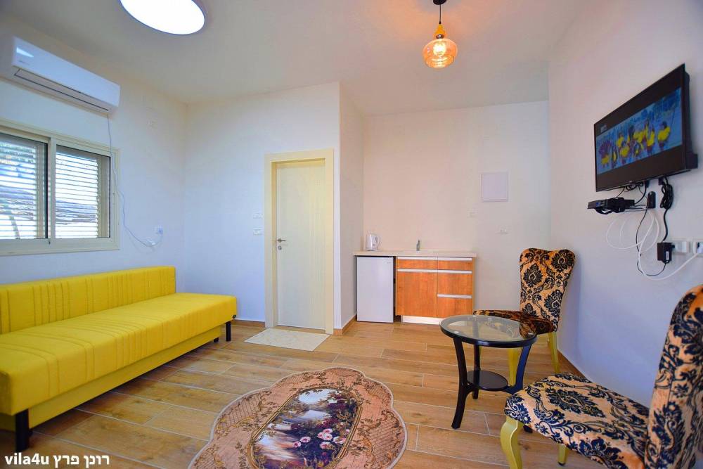 97685 הסוויטות והמתחם המשותף, אחוזה בבוסתן, וילה  בעין אל אסד וילות - Vila 4 U