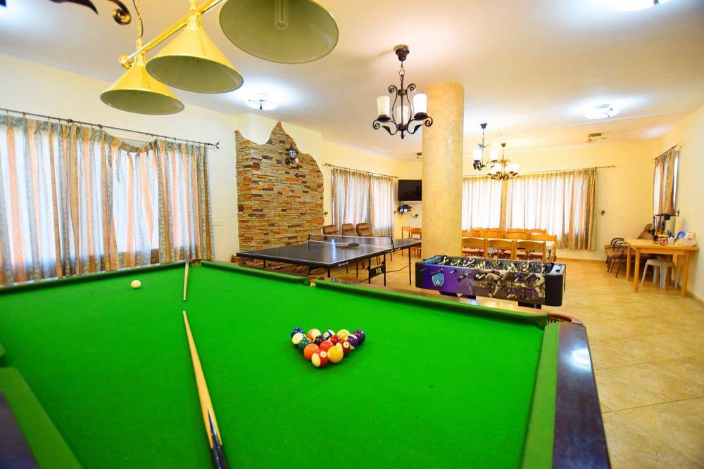 97686 הסוויטות והמתחם המשותף, אחוזה בבוסתן, וילה  בעין אל אסד וילות - Vila 4 U