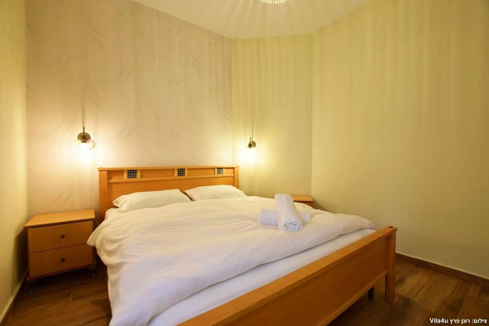 97689 הסוויטות והמתחם המשותף, אחוזה בבוסתן, וילה  בעין אל אסד וילות - Vila 4 U