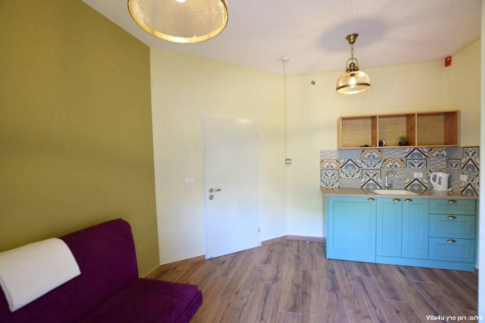 97690 הסוויטות והמתחם המשותף, אחוזה בבוסתן, וילה  בעין אל אסד וילות - Vila 4 U