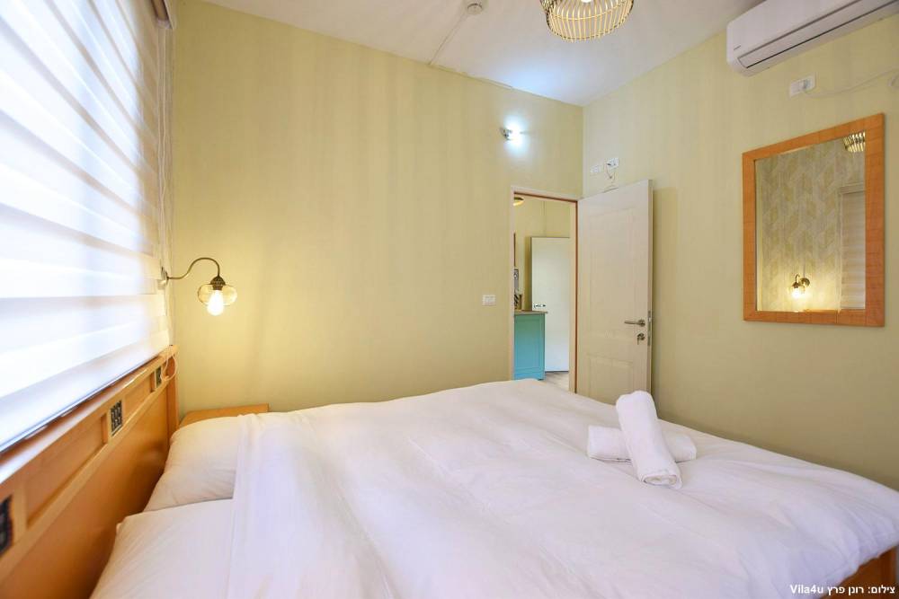 97692 הסוויטות והמתחם המשותף, אחוזה בבוסתן, וילה  בעין אל אסד וילות - Vila 4 U