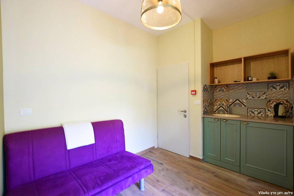 97693 הסוויטות והמתחם המשותף, אחוזה בבוסתן, וילה  בעין אל אסד וילות - Vila 4 U