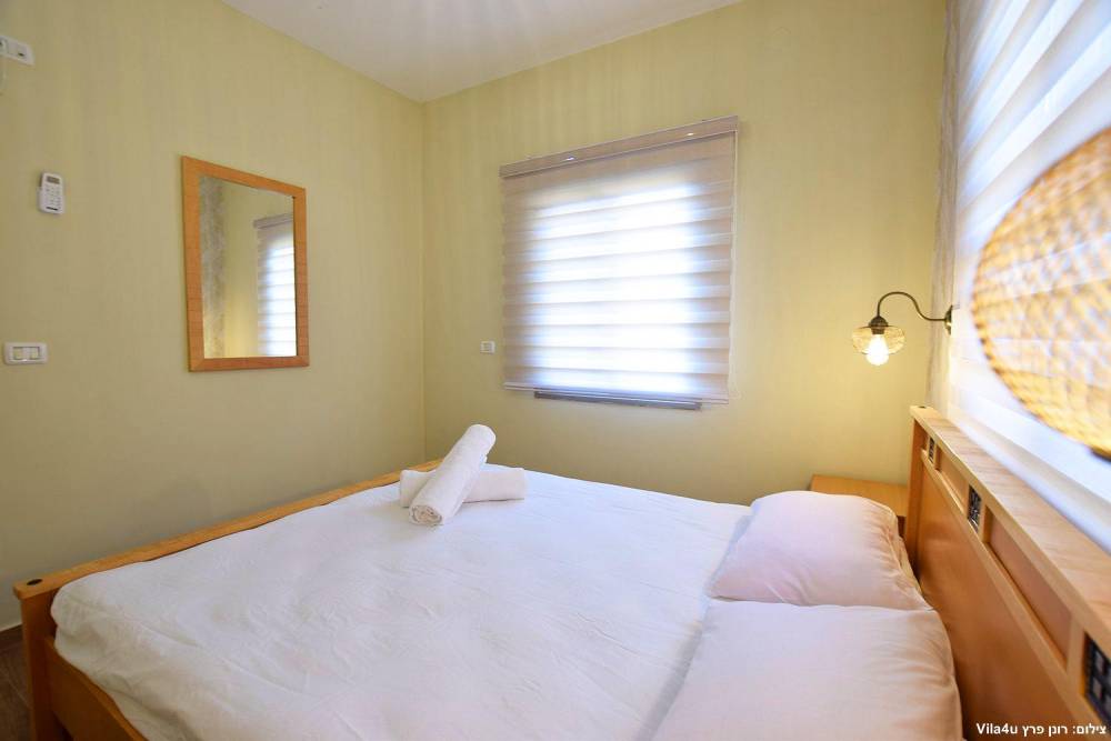 97694 הסוויטות והמתחם המשותף, אחוזה בבוסתן, וילה  בעין אל אסד וילות - Vila 4 U