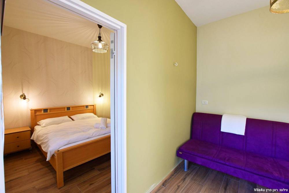 97696 הסוויטות והמתחם המשותף, אחוזה בבוסתן, וילה  בעין אל אסד וילות - Vila 4 U