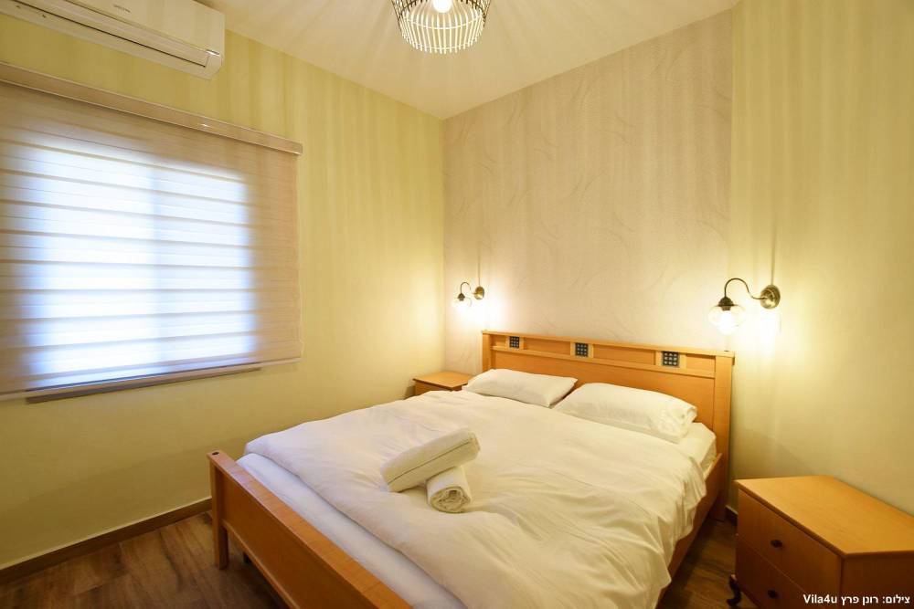 97697 הסוויטות והמתחם המשותף, אחוזה בבוסתן, וילה  בעין אל אסד וילות - Vila 4 U