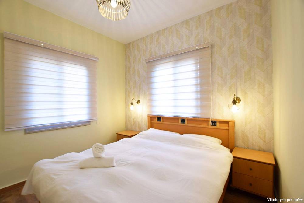 97698 הסוויטות והמתחם המשותף, אחוזה בבוסתן, וילה  בעין אל אסד וילות - Vila 4 U