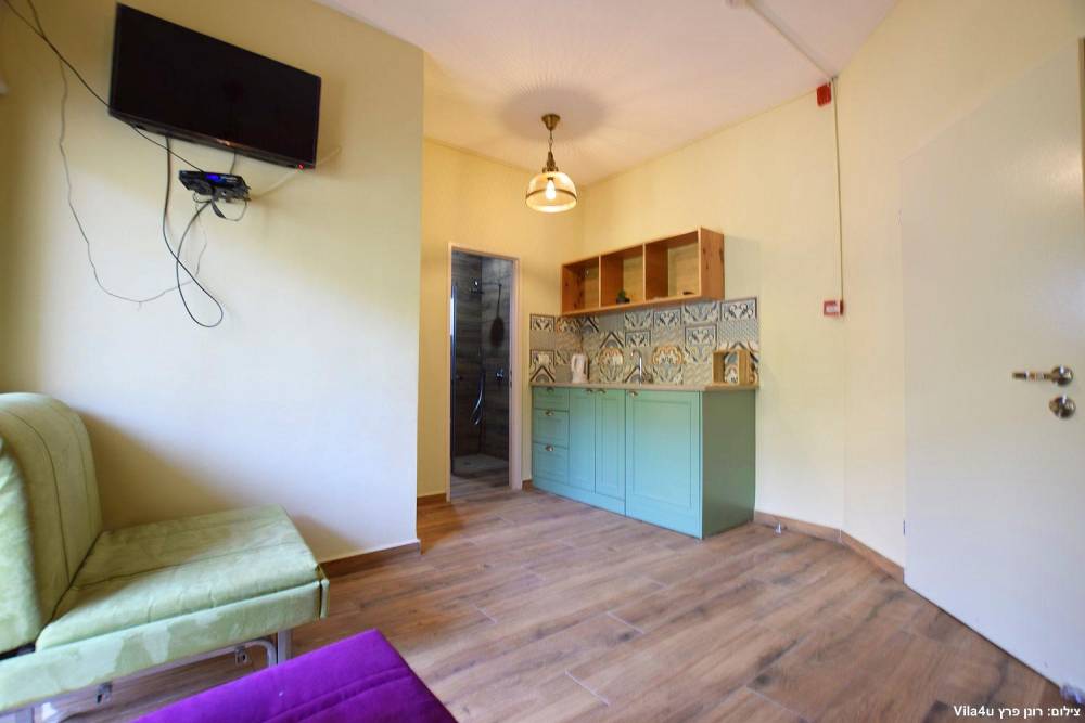 97699 הסוויטות והמתחם המשותף, אחוזה בבוסתן, וילה  בעין אל אסד וילות - Vila 4 U