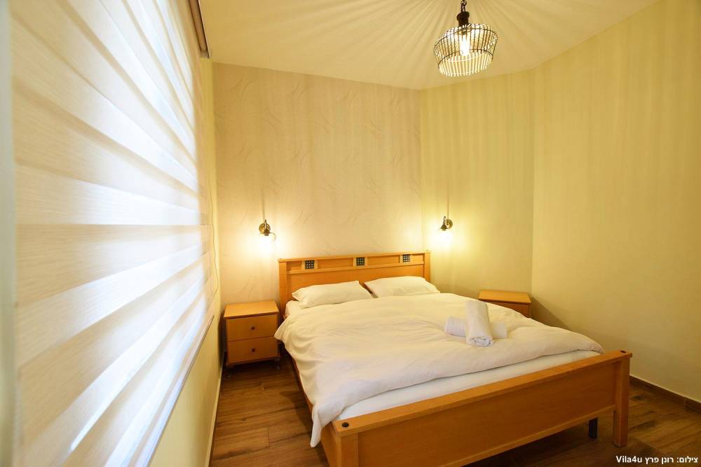 97700 הסוויטות והמתחם המשותף, אחוזה בבוסתן, וילה  בעין אל אסד וילות - Vila 4 U