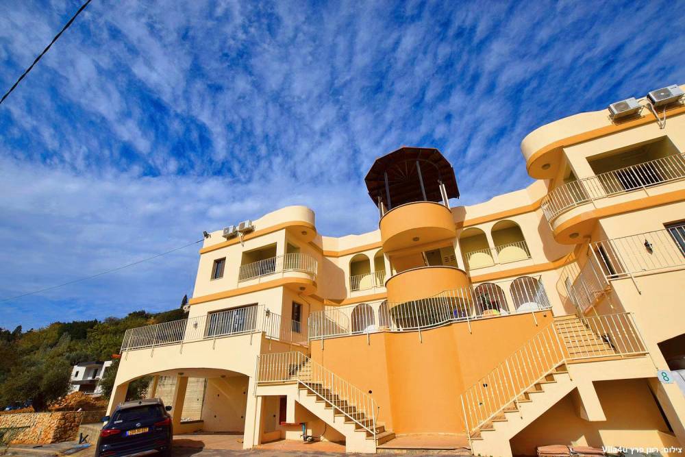 97712 הסוויטות והמתחם המשותף, אחוזה בבוסתן, וילה  בעין אל אסד וילות - Vila 4 U