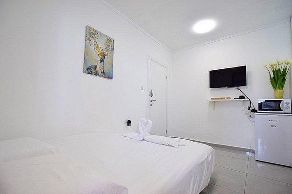 97824 סויטת טרסת העץ המלכותית עם גקוזי וברביקיו מול גלי הים, רויאל חוף צאנז וגקוזי איטלקי מול גלי הים, וילה  בנתניה וילות - Vila 4 U