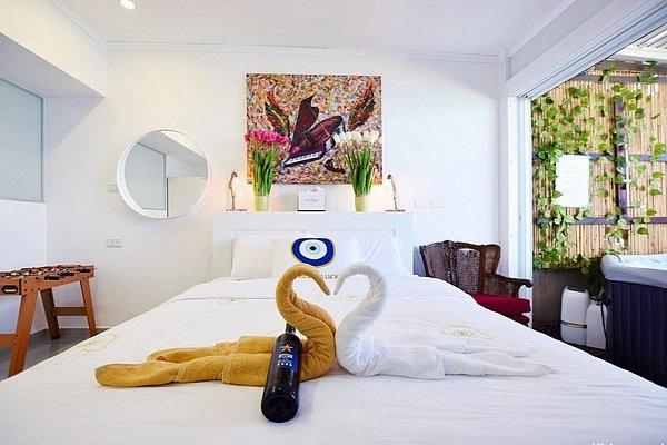 97828 סויטת טרסת העץ המלכותית עם גקוזי וברביקיו מול גלי הים, רויאל חוף צאנז וגקוזי איטלקי מול גלי הים, וילה  בנתניה וילות - Vila 4 U