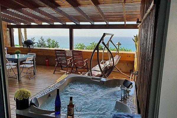 97833 סויטת טרסת העץ המלכותית עם גקוזי וברביקיו מול גלי הים, רויאל חוף צאנז וגקוזי איטלקי מול גלי הים, וילה  בנתניה וילות - Vila 4 U