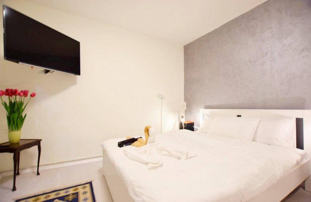 97842 סוויטת כוכב הים עם מרפסת גן 110 מטר וגקוזי איטלקי מול גלי הים, רויאל חוף צאנז וגקוזי איטלקי מול גלי הים, וילה  בנתניה וילות - Vila 4 U