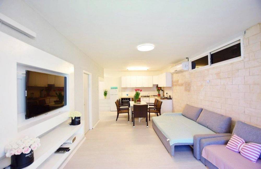 97845 סוויטת כוכב הים עם מרפסת גן 110 מטר וגקוזי איטלקי מול גלי הים, רויאל חוף צאנז וגקוזי איטלקי מול גלי הים, וילה  בנתניה וילות - Vila 4 U