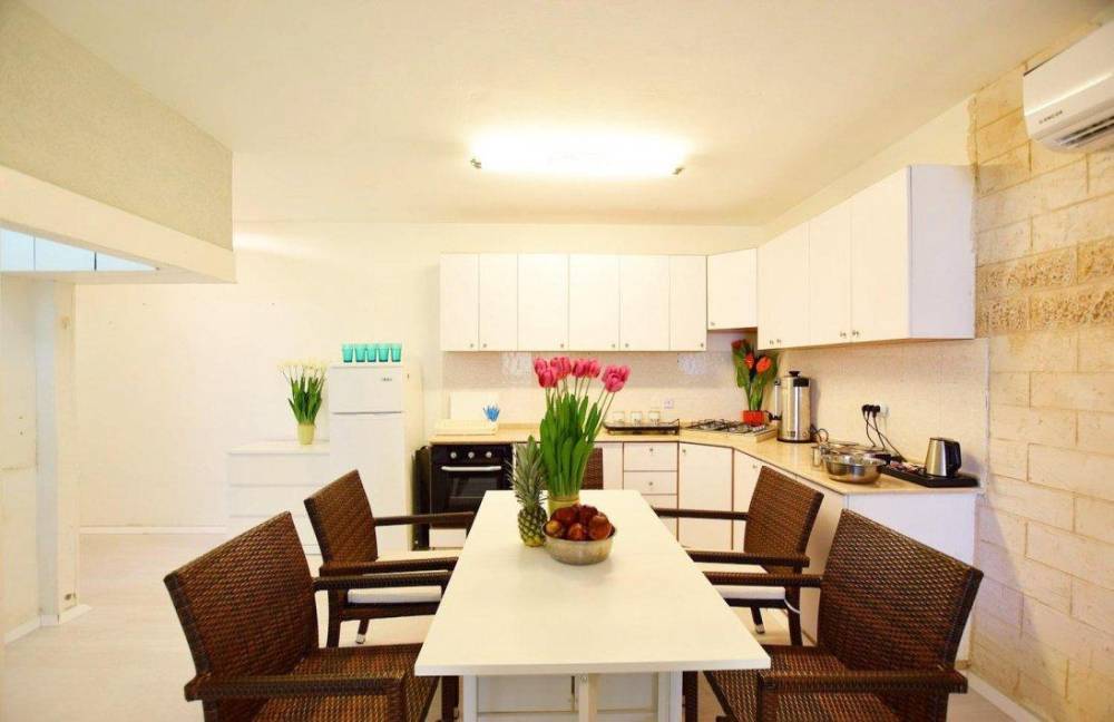 97846 סוויטת כוכב הים עם מרפסת גן 110 מטר וגקוזי איטלקי מול גלי הים, רויאל חוף צאנז וגקוזי איטלקי מול גלי הים, וילה  בנתניה וילות - Vila 4 U