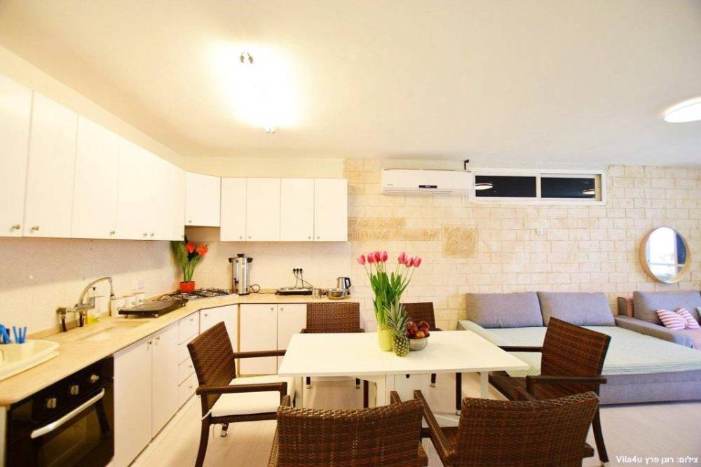 97847 סוויטת כוכב הים עם מרפסת גן 110 מטר וגקוזי איטלקי מול גלי הים, רויאל חוף צאנז וגקוזי איטלקי מול גלי הים, וילה  בנתניה וילות - Vila 4 U