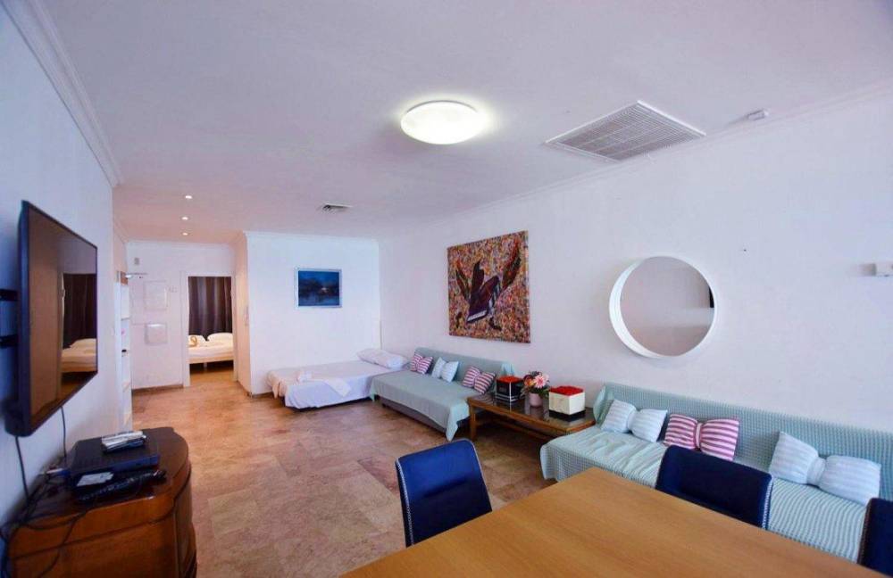 97854 סוויטת הדר לים משפחתית עם מרפסת עץ  ברביקיו וגקוזי איטלקי מול השקיעה, רויאל חוף צאנז וגקוזי איטלקי מול גלי הים, וילה  בנתניה וילות - Vila 4 U