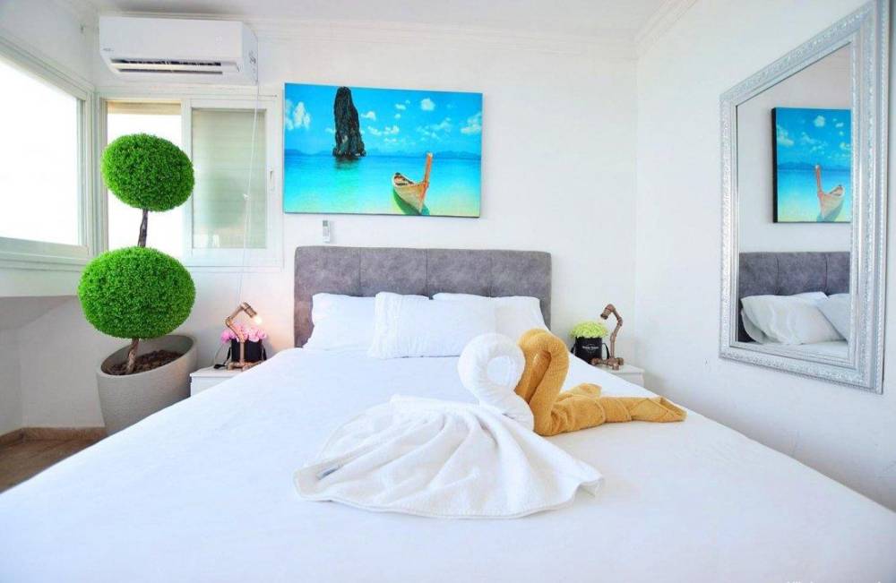 97856 סוויטת הדר לים משפחתית עם מרפסת עץ  ברביקיו וגקוזי איטלקי מול השקיעה, רויאל חוף צאנז וגקוזי איטלקי מול גלי הים, וילה  בנתניה וילות - Vila 4 U