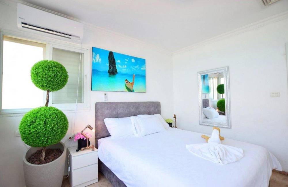 97858 סוויטת הדר לים משפחתית עם מרפסת עץ  ברביקיו וגקוזי איטלקי מול השקיעה, רויאל חוף צאנז וגקוזי איטלקי מול גלי הים, וילה  בנתניה וילות - Vila 4 U